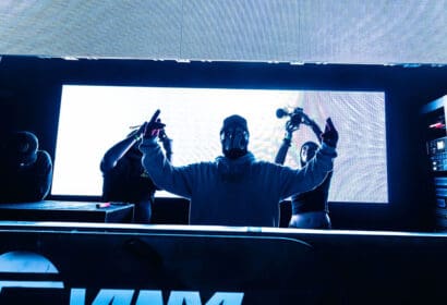 7L performing at Club Vinyl